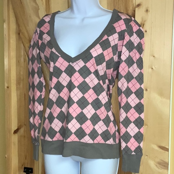 Maurices Tops - Maurices V-neck Long Sleeve Top with Argyle Pattern (Size M)